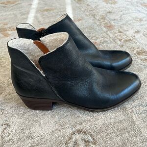 Lucky Brand Black Bootie Size 7m/ 37.5
